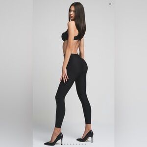 NWT SKIMS BODY BUTT ENHANCING LEGGING